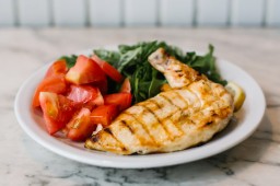 1/4 de pollo con guarnición